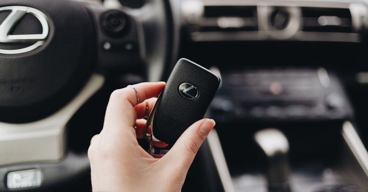 Honda car key fob — West Broadway Locksmith